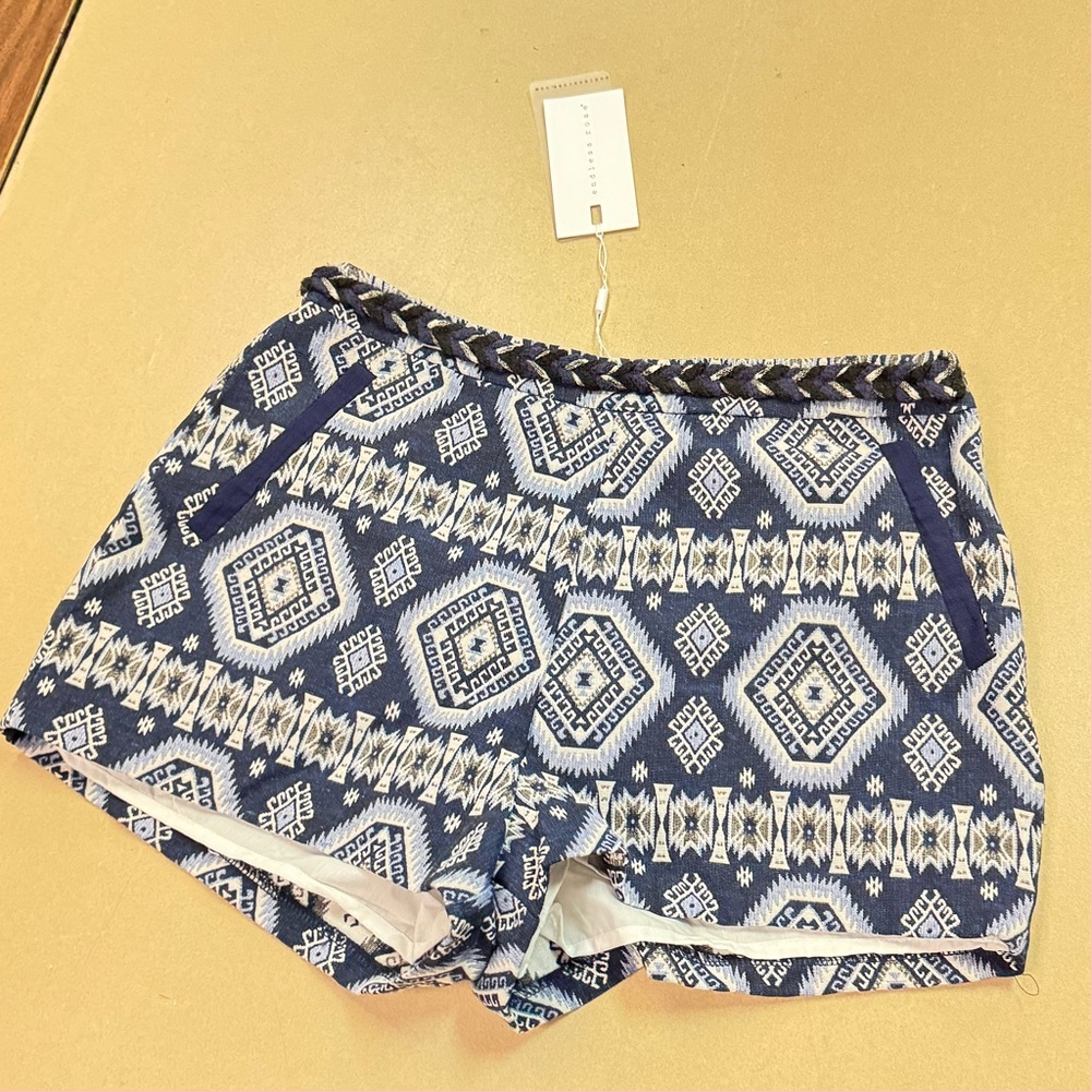 Endless rose, geometric pattern blue and white brocade shorts